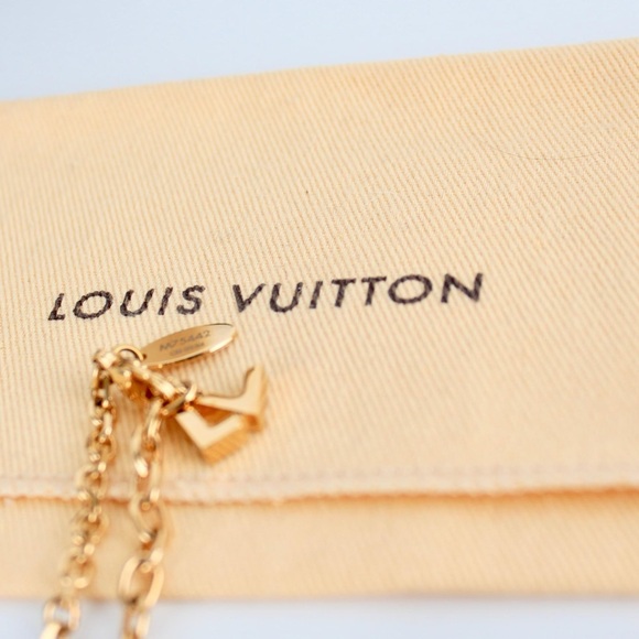 LOUISE VUITTON CHARMY PEAL LONG NECK LACE - Picture 4 of 4